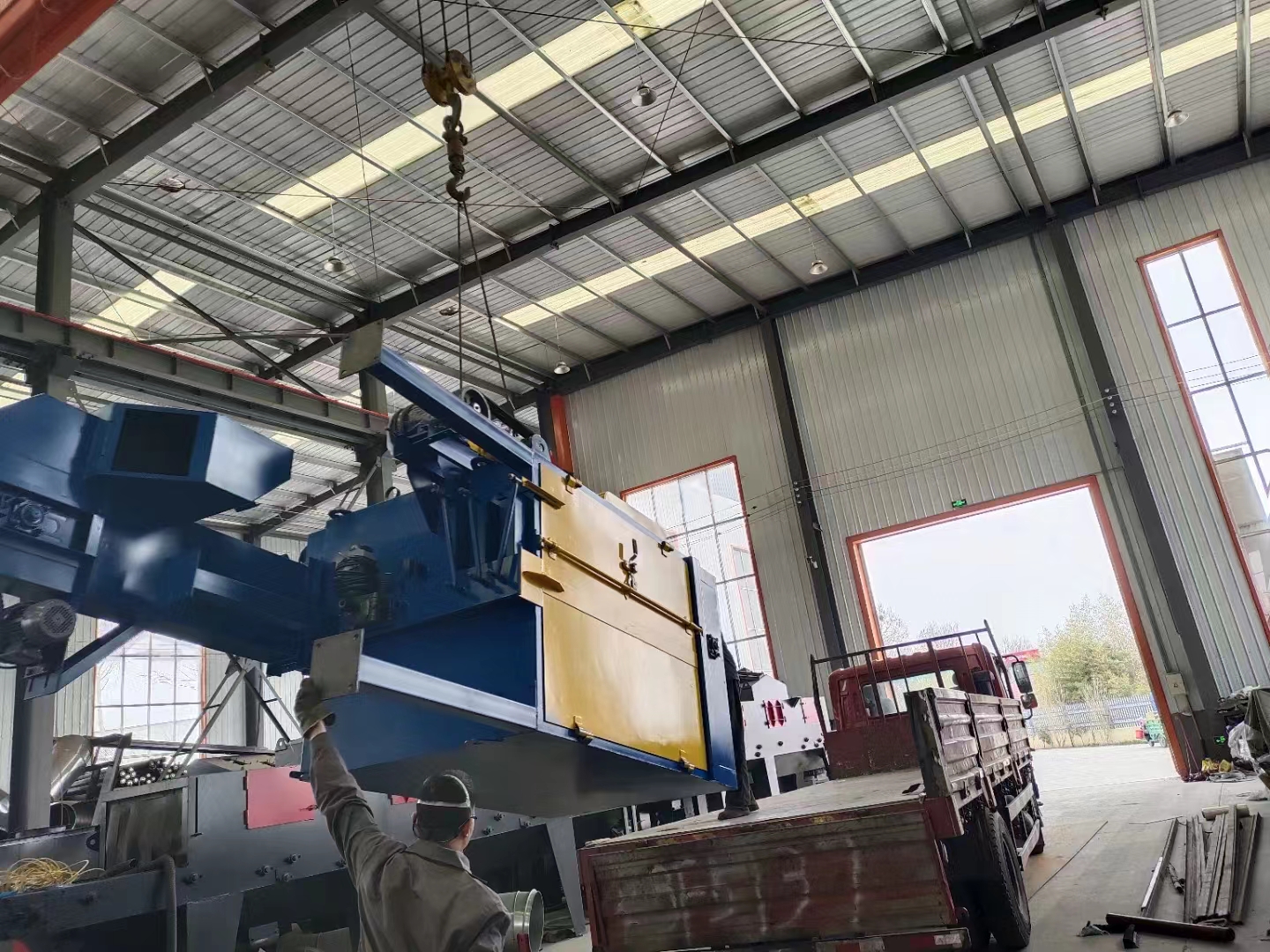 鏈條式拋丸機工作視頻_連續懸鏈拋丸機_懸吊式拋丸機