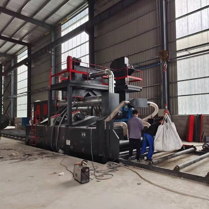 鋼砂除銹機是什么樣子的_輕型鋼結構打砂除銹機_鋼結構打沙除銹機械