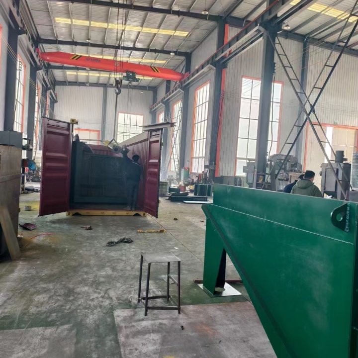 儲油罐內壁噴砂除銹價格計算_防腐除銹噴砂機_油庫防腐打砂除銹機
